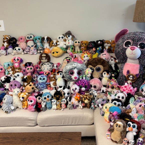 Lot of 180 beanie boos.